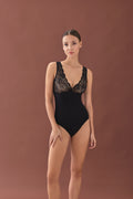 Siyah body - model üstünde