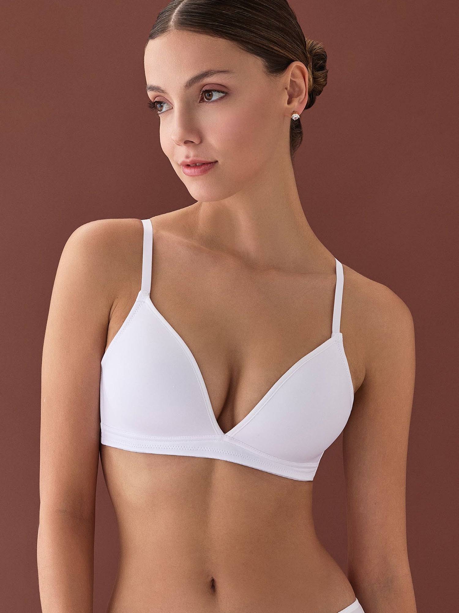 1800 Üçgen Soft Cup Sütyen - Beyaz